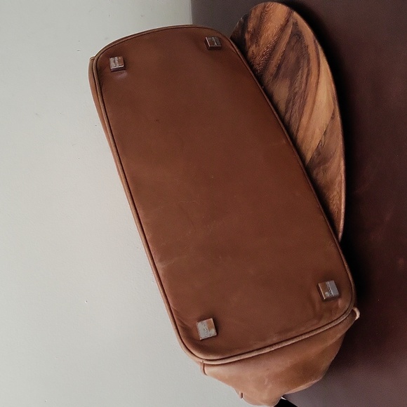 Danier Vintage Structured Leather Tote in Tan - Picture 14 of 16